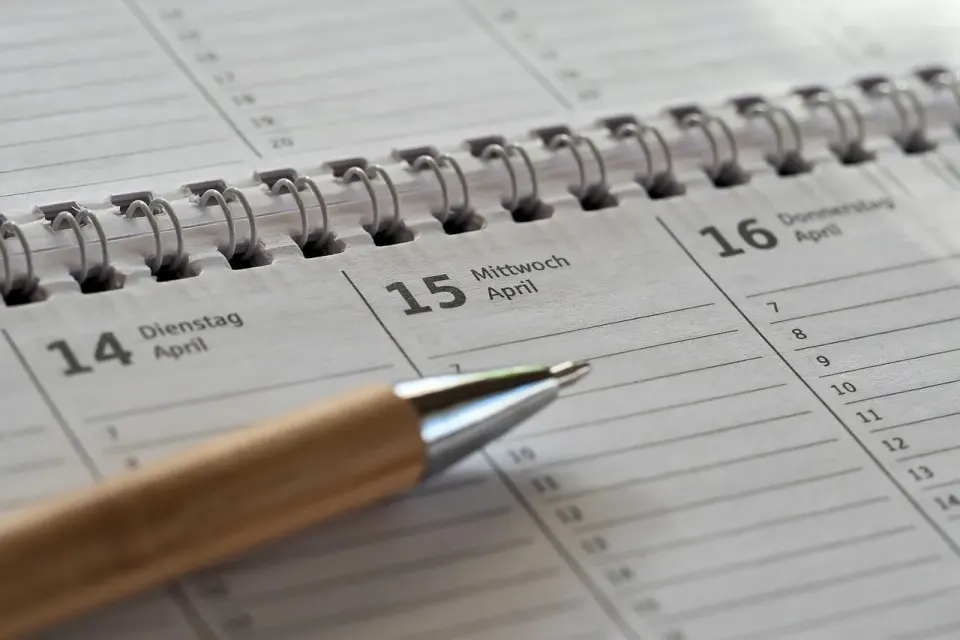 A desk calendar with dates marked, a reminder that every certificate has an expiry date