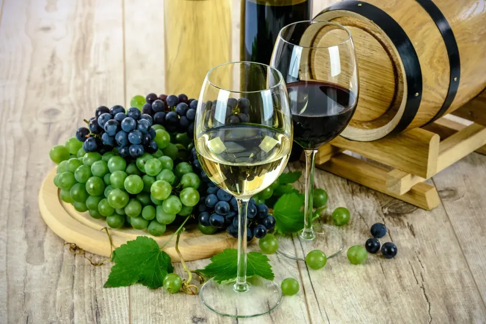 wines, glasses, wine glasses, stemware