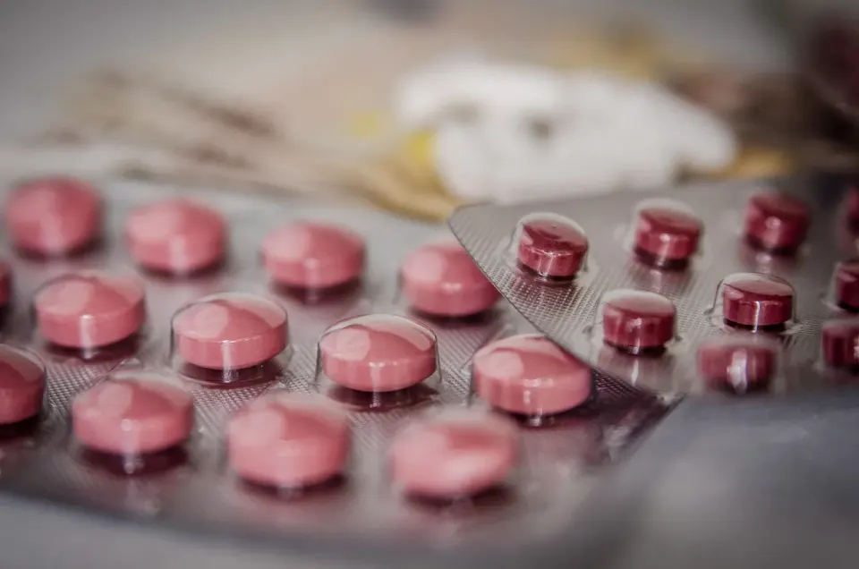 Assorted tablets and capsules, linked to research on chatbots repeating false drug claims